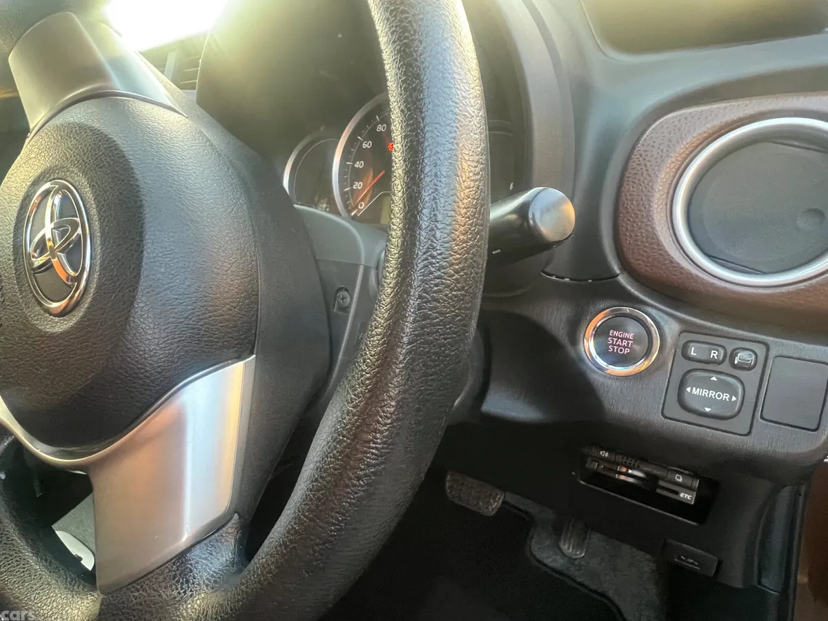 Toyota Vitz Hatchback, Petrol, 2014, Brown