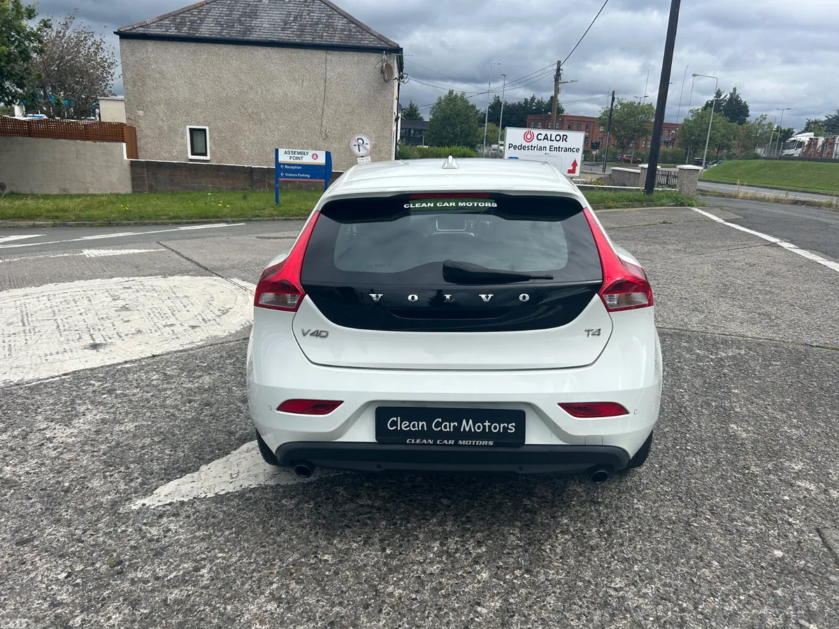 Volvo V40 Hatchback, Petrol, 2015, White