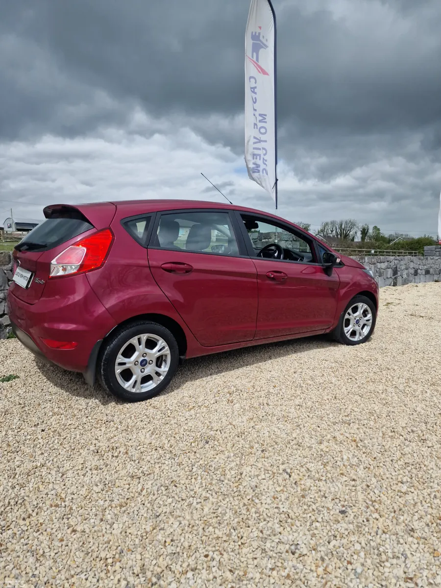 Ford Fiesta Hatchback, Petrol, 2014, Red