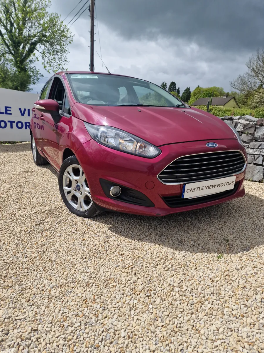 Ford Fiesta Hatchback, Petrol, 2014, Red