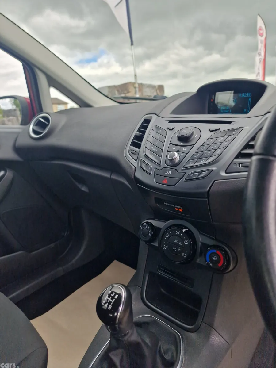 Ford Fiesta Hatchback, Petrol, 2014, Red
