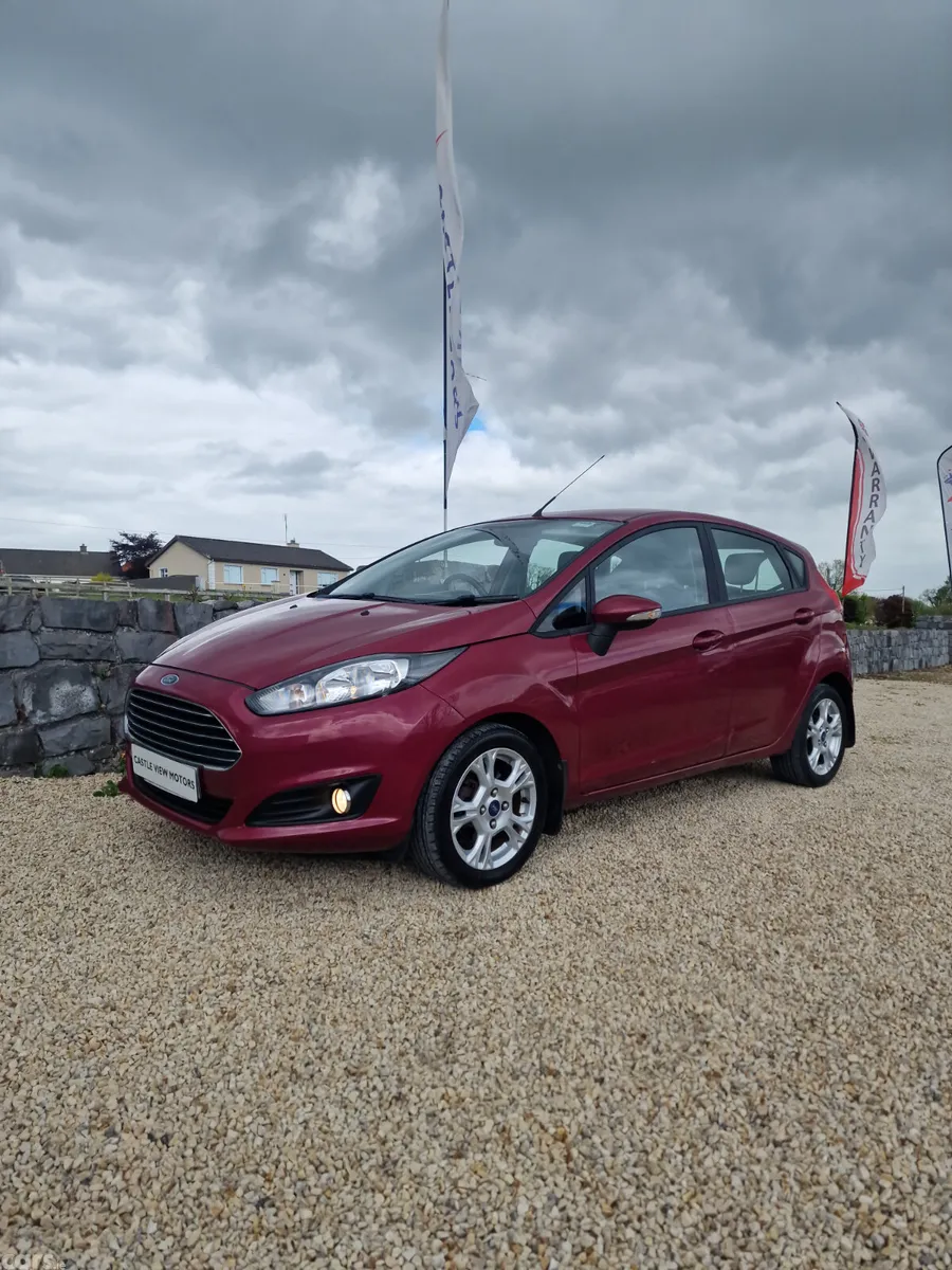 Ford Fiesta Hatchback, Petrol, 2014, Red