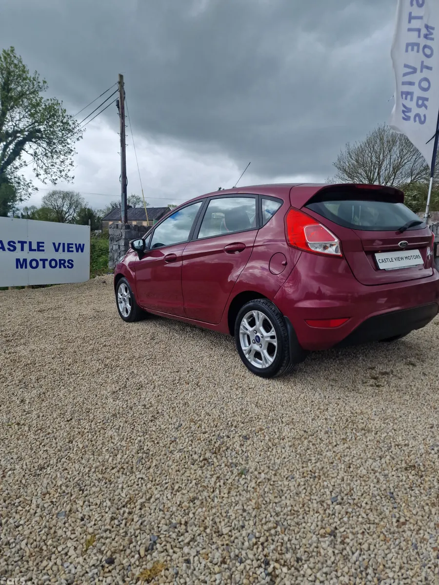 Ford Fiesta Hatchback, Petrol, 2014, Red