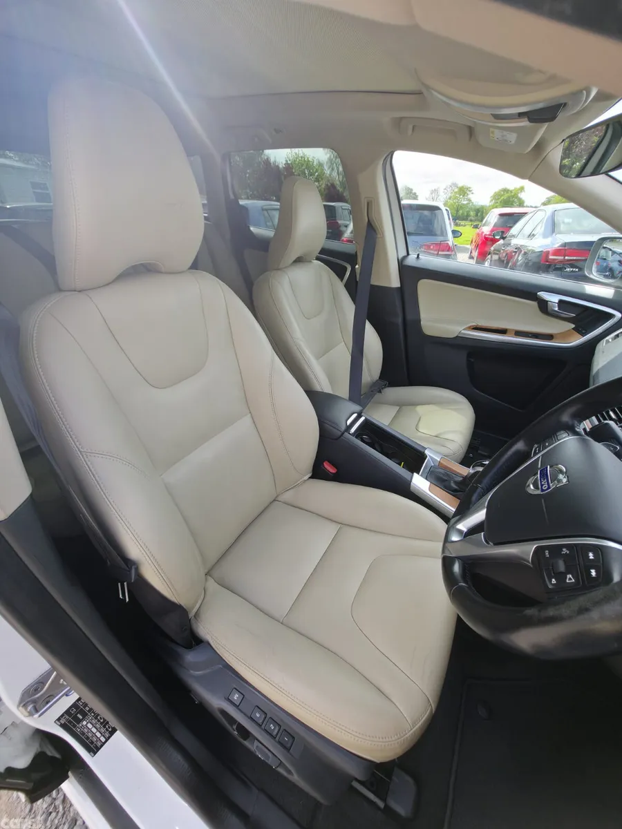 Volvo XC60 SUV, Diesel, 2016, White