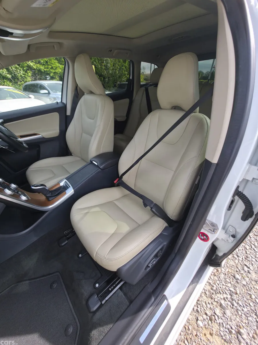 Volvo XC60 SUV, Diesel, 2016, White
