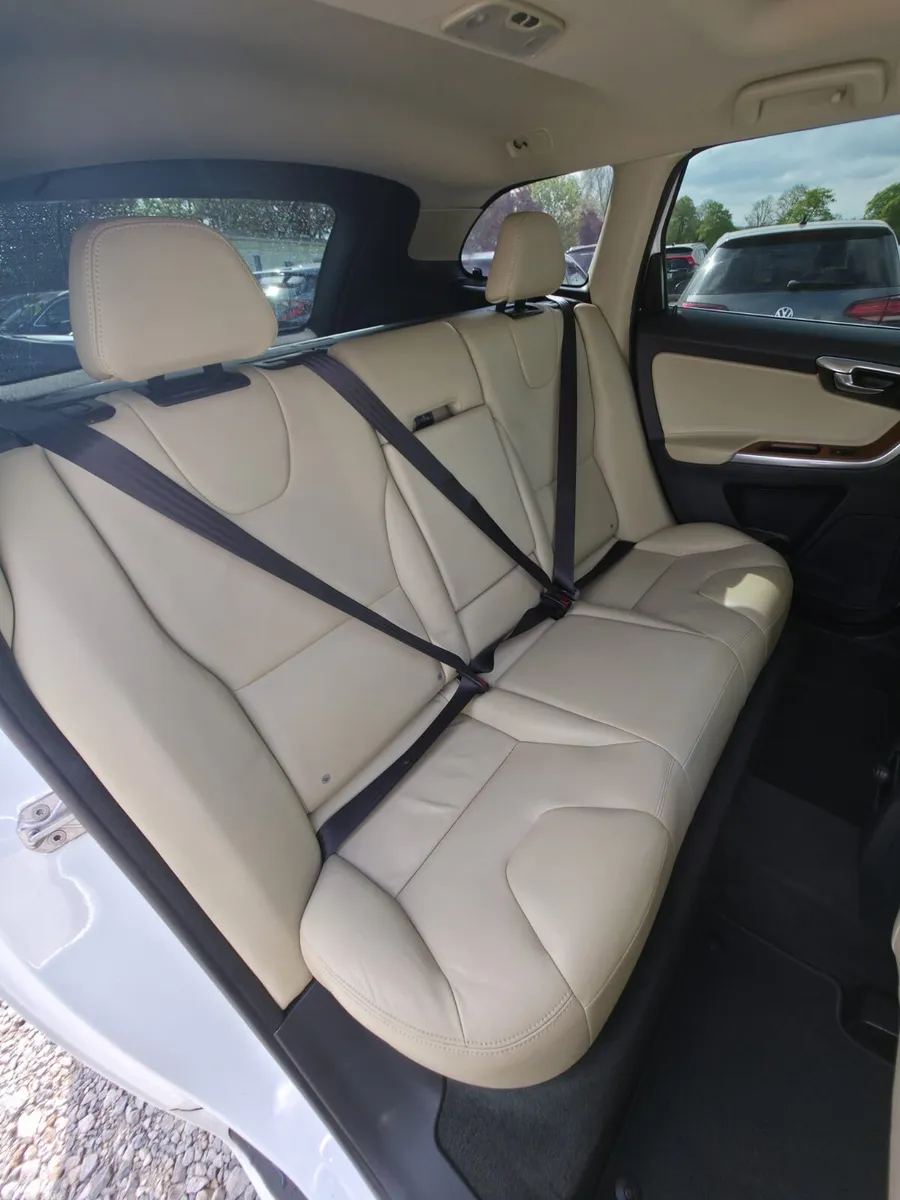 Volvo XC60 SUV, Diesel, 2016, White