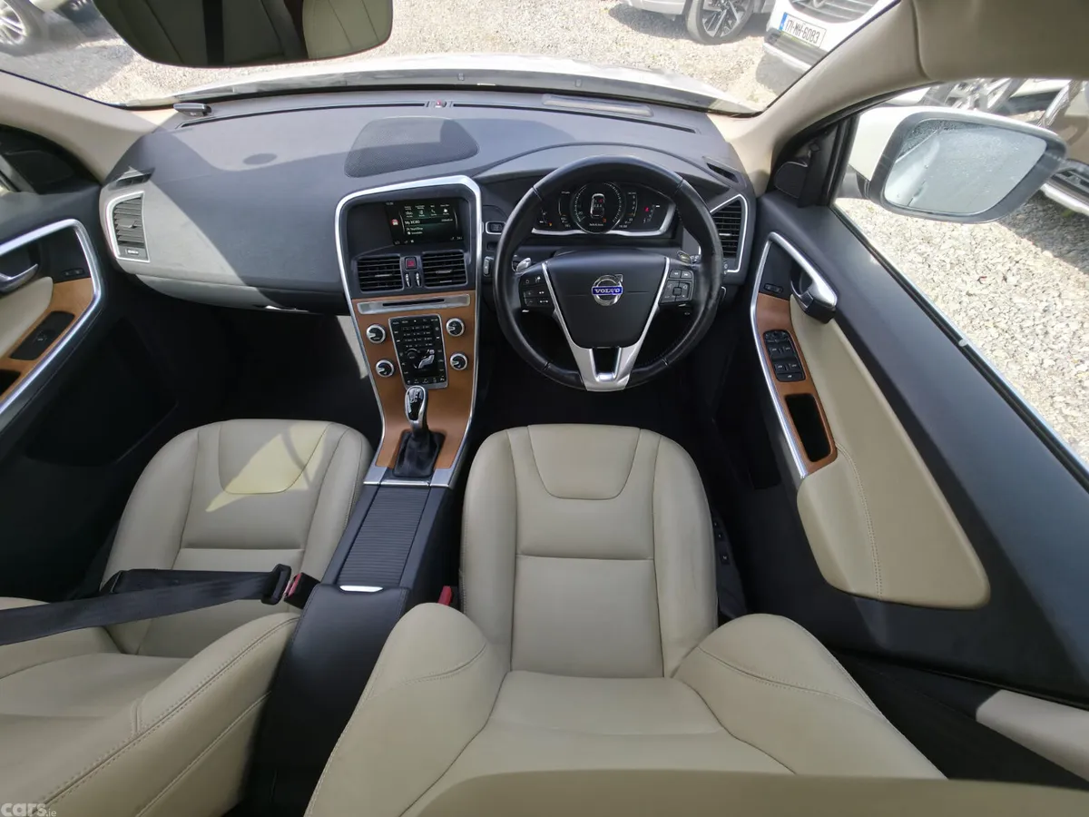 Volvo XC60 SUV, Diesel, 2016, White