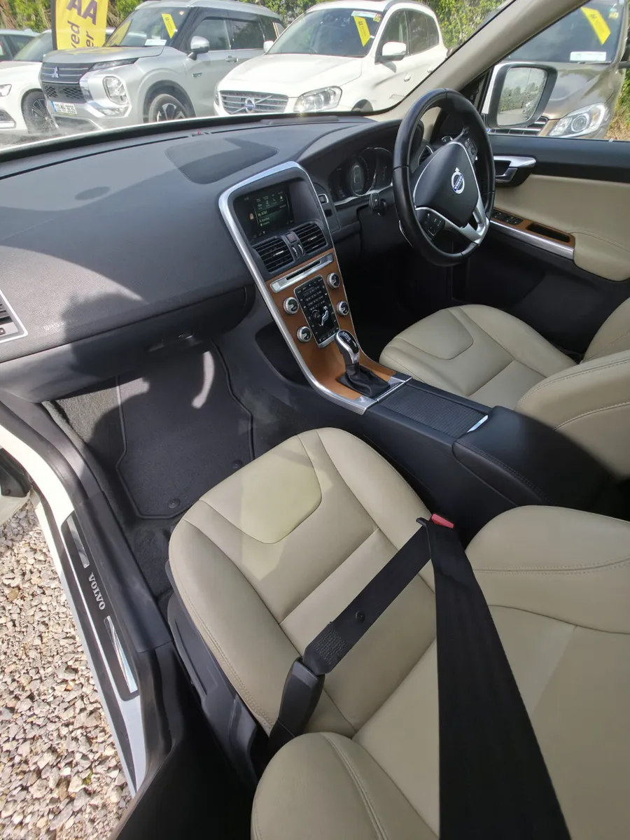 Volvo XC60 SUV, Diesel, 2016, White