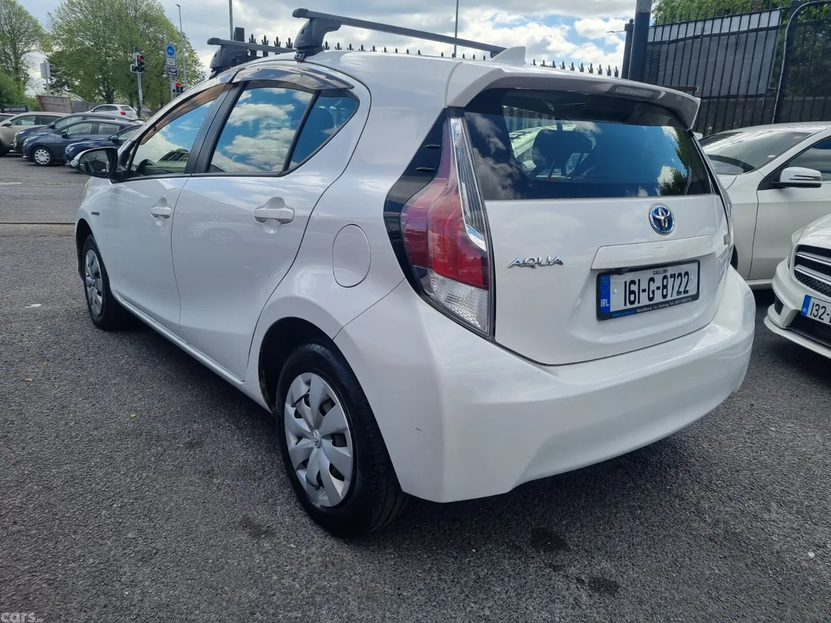 Toyota Aqua Hatchback, Petrol Hybrid, 2016, White
