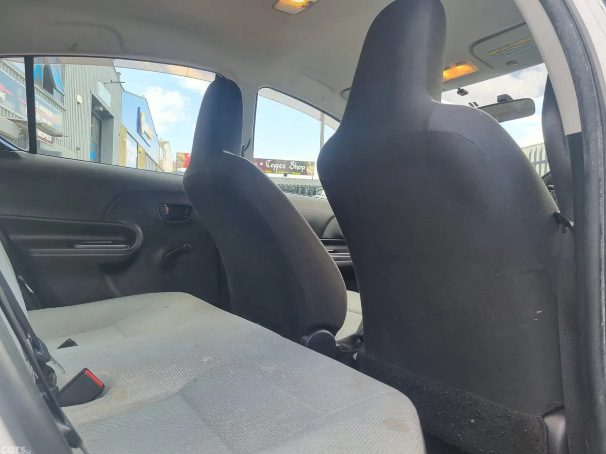 Toyota Aqua Hatchback, Petrol Hybrid, 2016, White