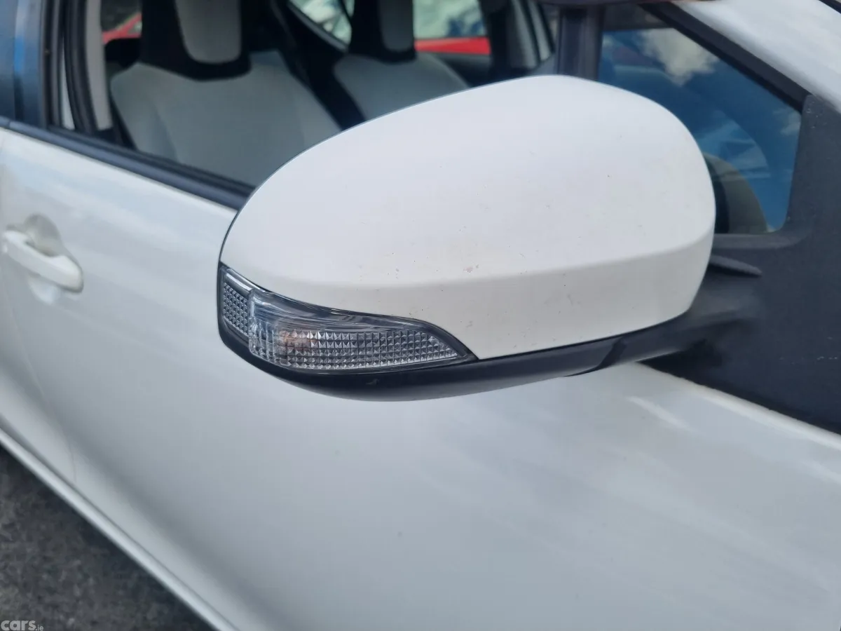 Toyota Aqua Hatchback, Petrol Hybrid, 2016, White