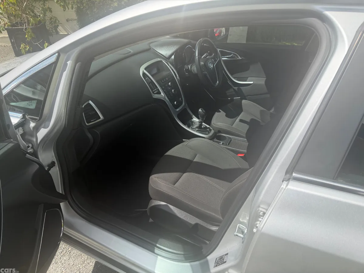 Vauxhall Astra Hatchback, Diesel, 2012, Silver