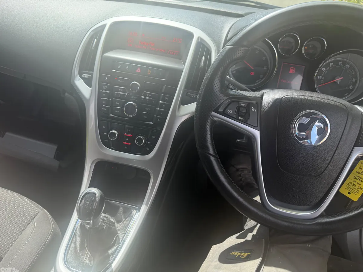Vauxhall Astra Hatchback, Diesel, 2012, Silver