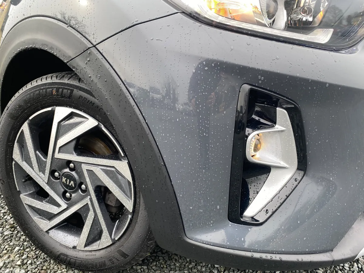Kia Stonic Estate/Jeep, Petrol, 2021, Grey