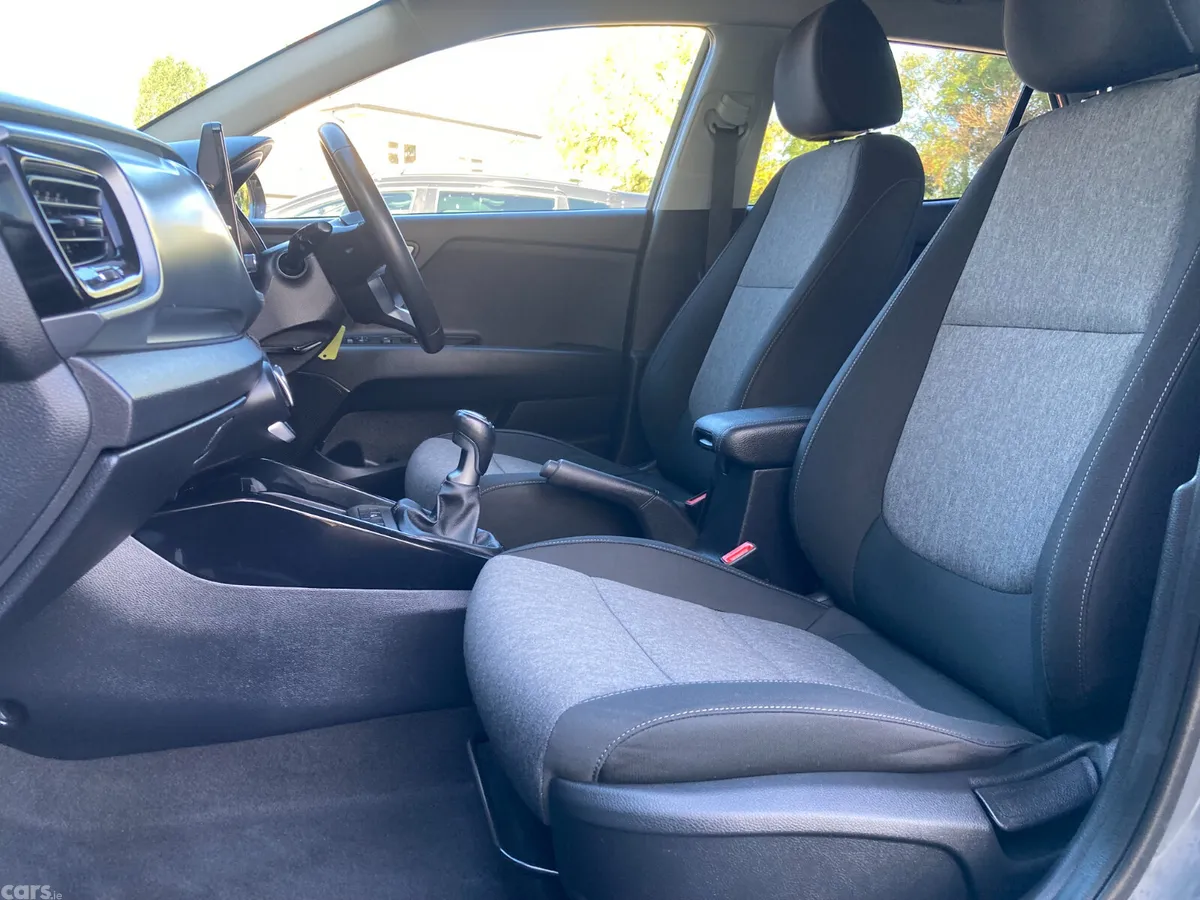 Kia Stonic Estate/Jeep, Petrol, 2021, Grey