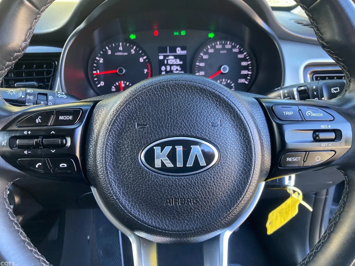 Kia Stonic Estate/Jeep, Petrol, 2021, Grey