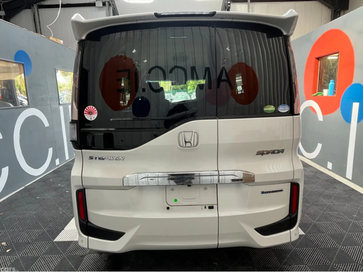 Honda Stepwagon MPV, Petrol Hybrid, 2019, White
