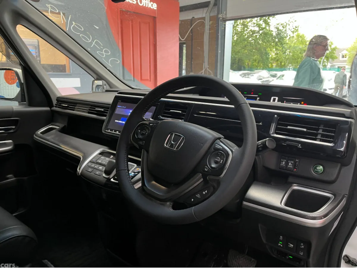 Honda Stepwagon MPV, Petrol Hybrid, 2019, White