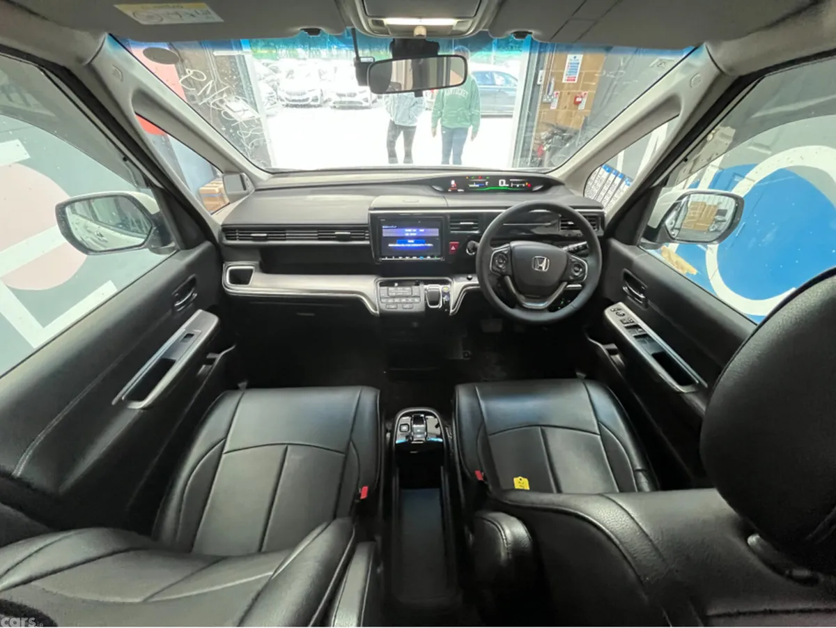 Honda Stepwagon MPV, Petrol Hybrid, 2019, White