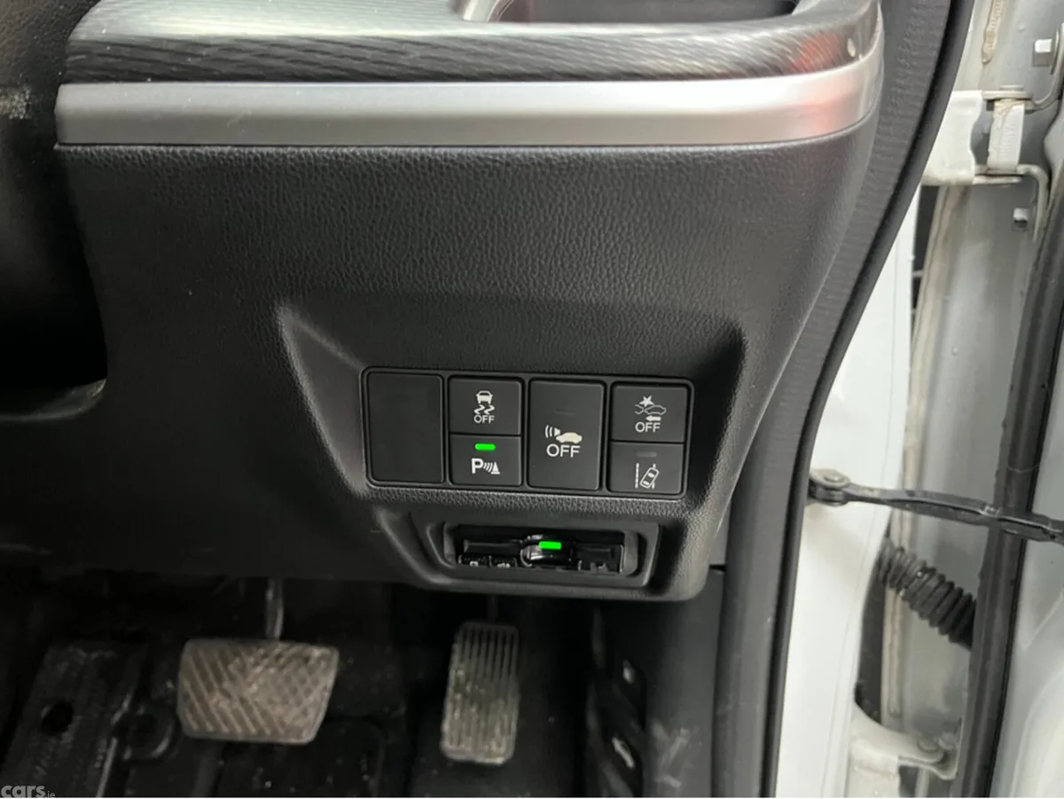 Honda Stepwagon MPV, Petrol Hybrid, 2019, White