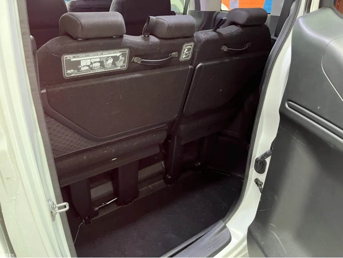 Honda Stepwagon MPV, Petrol Hybrid, 2021, White