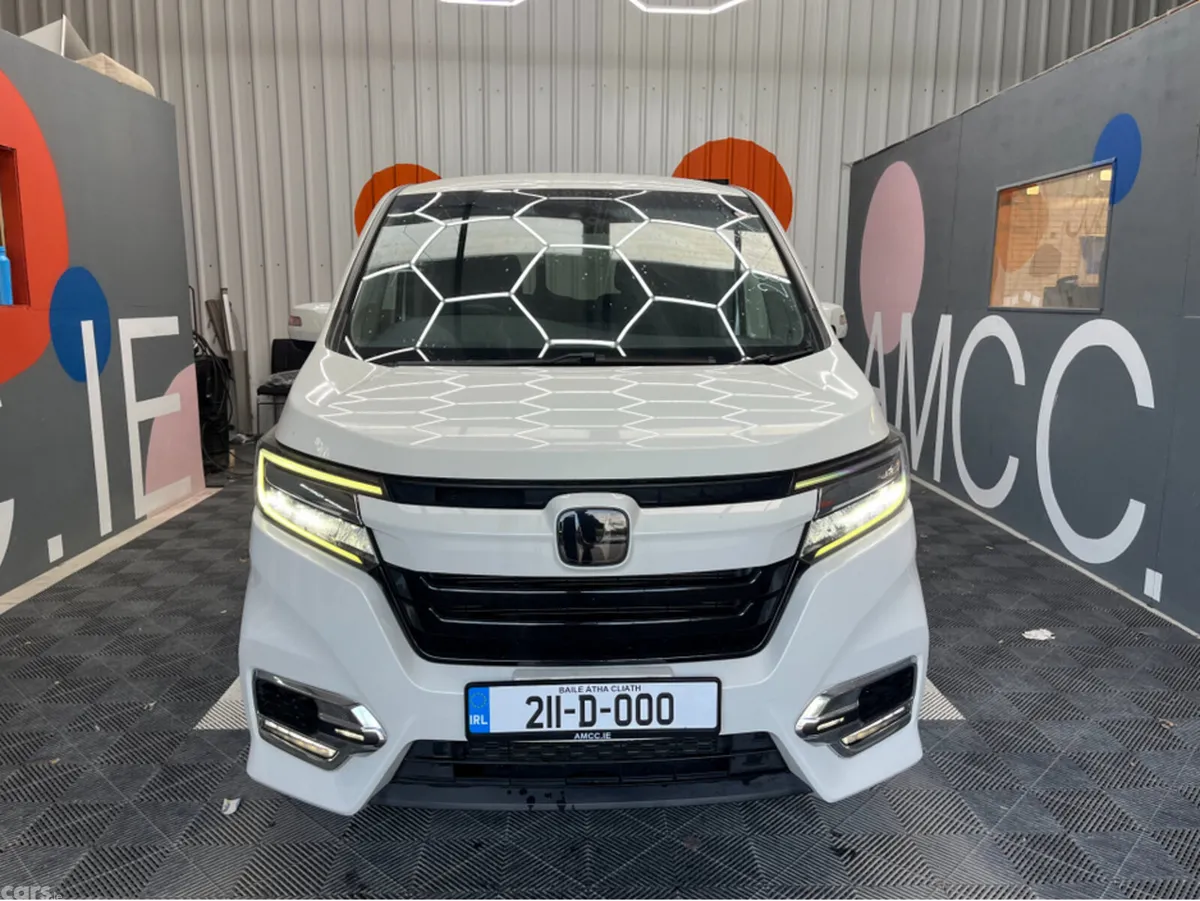 Honda Stepwagon MPV, Petrol Hybrid, 2021, White