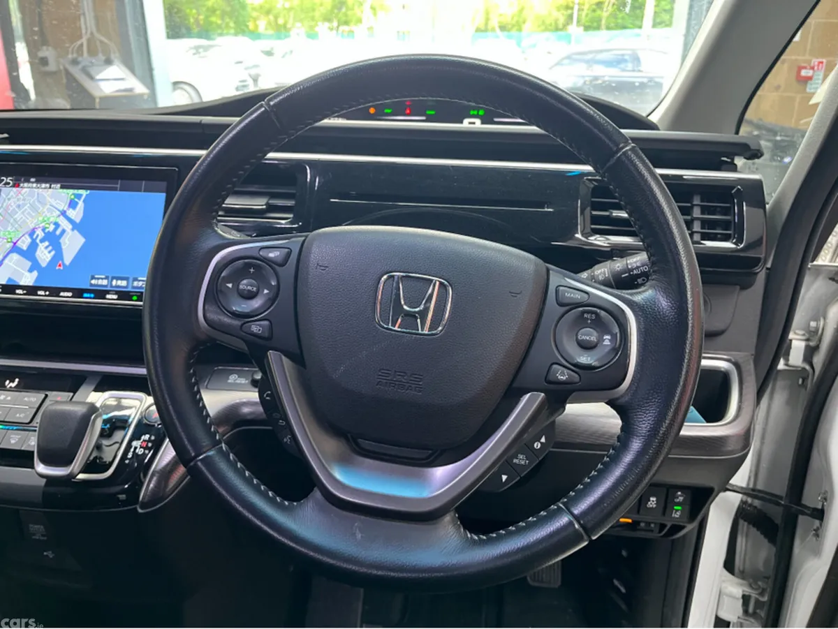 Honda Stepwagon MPV, Petrol Hybrid, 2021, White