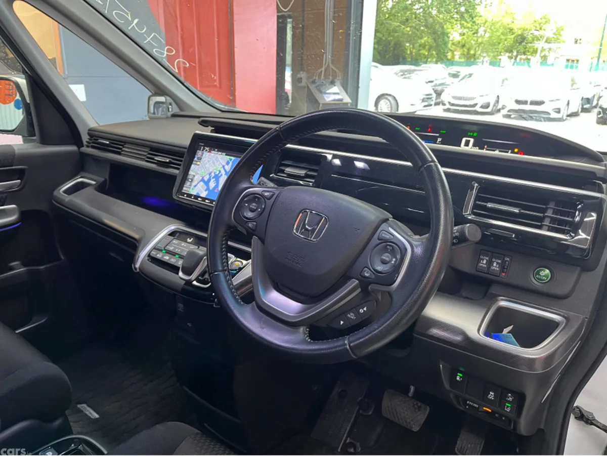 Honda Stepwagon MPV, Petrol Hybrid, 2021, White