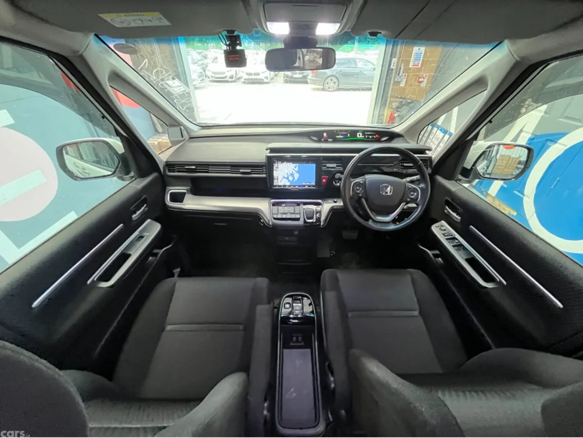 Honda Stepwagon MPV, Petrol Hybrid, 2021, White