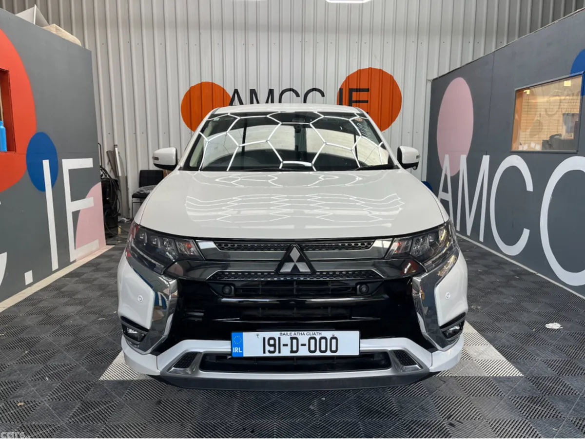 Mitsubishi Outlander SUV, Petrol, 2019, White