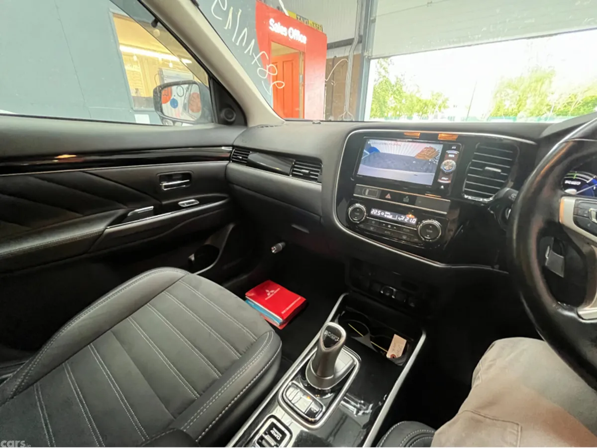 Mitsubishi Outlander SUV, Petrol, 2019, White