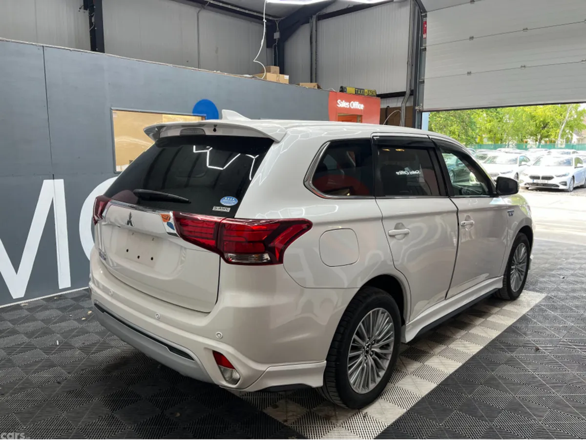 Mitsubishi Outlander SUV, Petrol, 2019, White