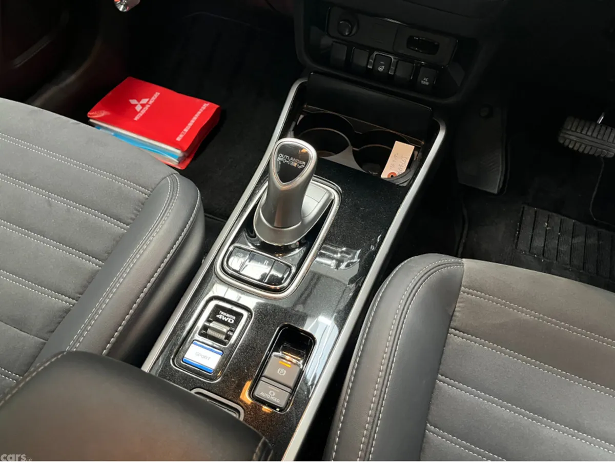 Mitsubishi Outlander SUV, Petrol, 2019, White