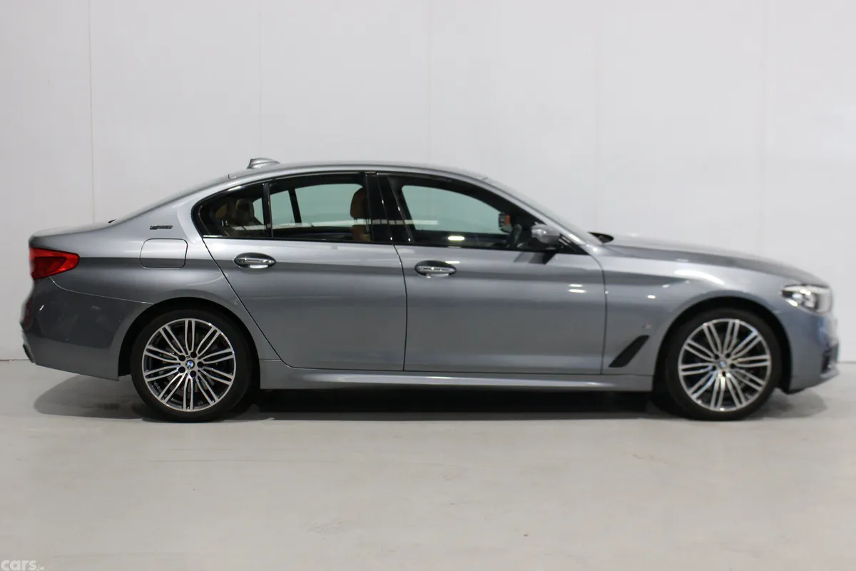 BMW 5-Series Saloon, Petrol Plug-in Hybrid, 2018, Blue