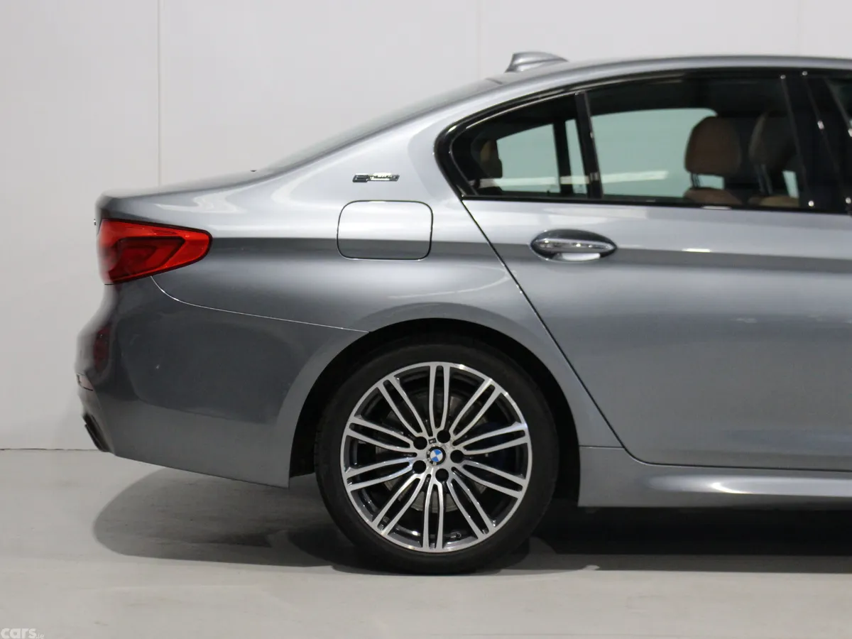 BMW 5-Series Saloon, Petrol Plug-in Hybrid, 2018, Blue