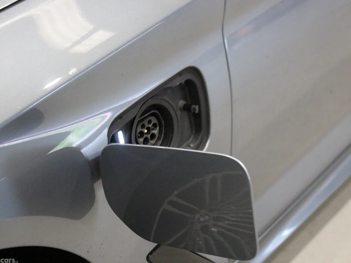 BMW 5-Series Saloon, Petrol Plug-in Hybrid, 2018, Blue