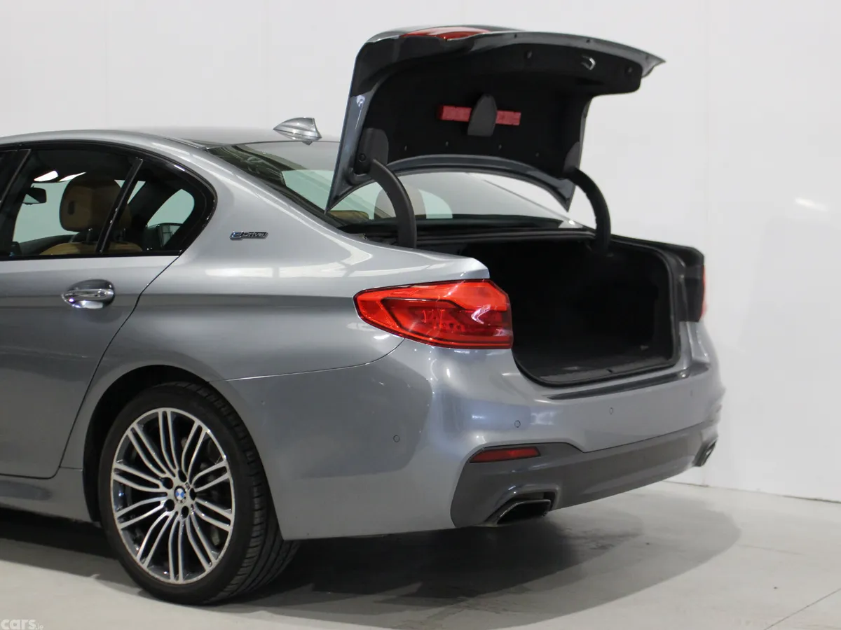 BMW 5-Series Saloon, Petrol Plug-in Hybrid, 2018, Blue