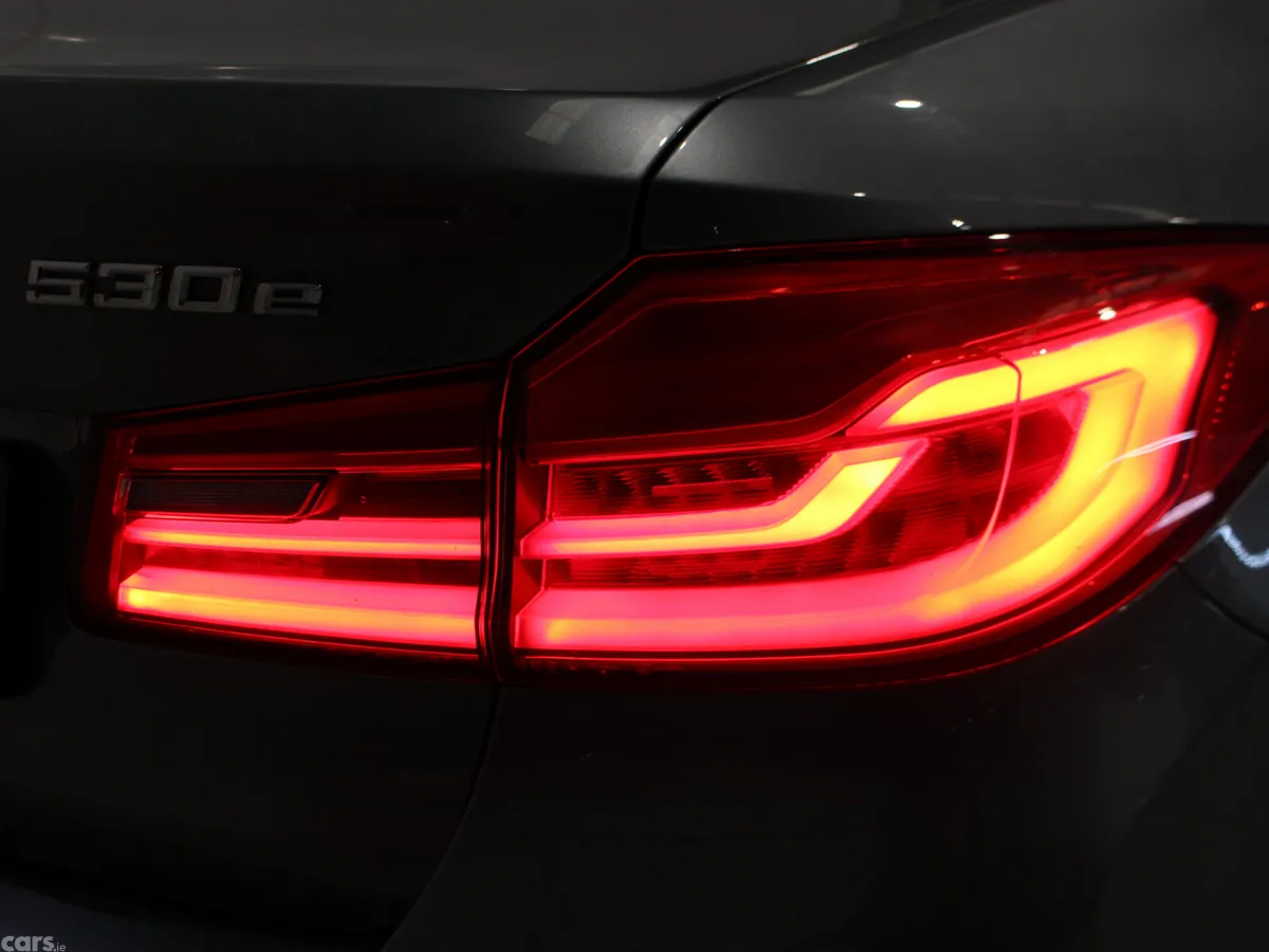BMW 5-Series Saloon, Petrol Plug-in Hybrid, 2018, Blue