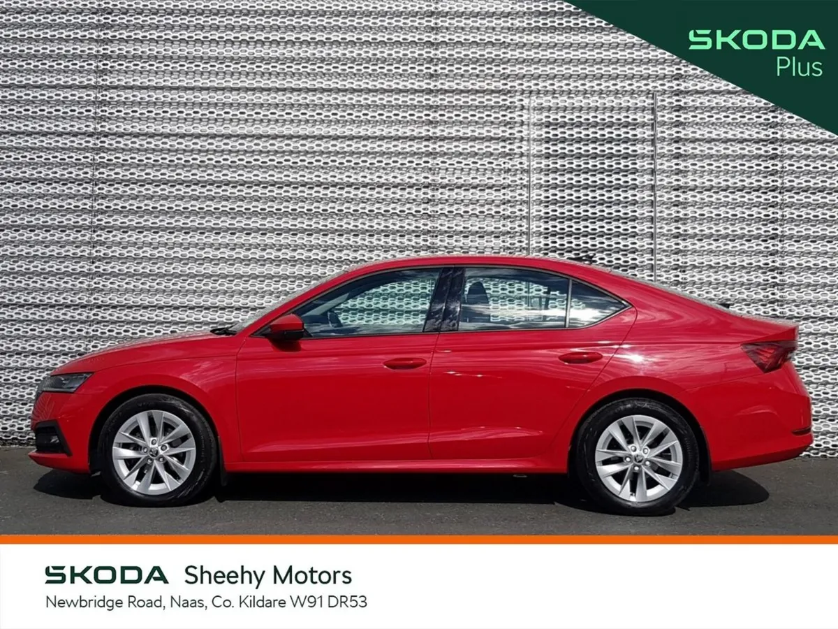 Skoda Octavia Saloon, Petrol, 2023, Red