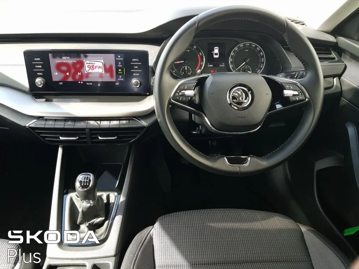 Skoda Octavia Saloon, Petrol, 2023, Red