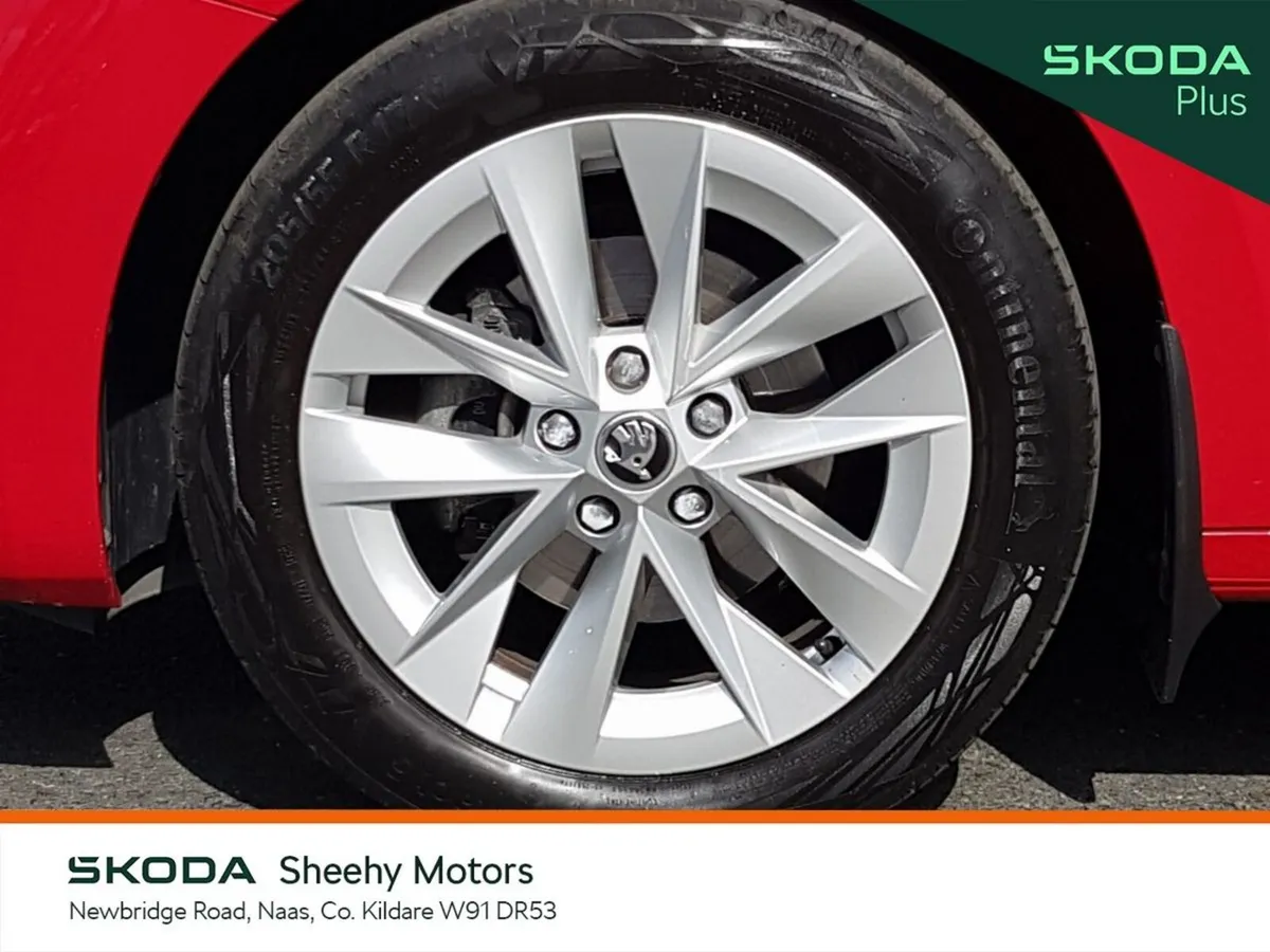 Skoda Octavia Saloon, Petrol, 2023, Red