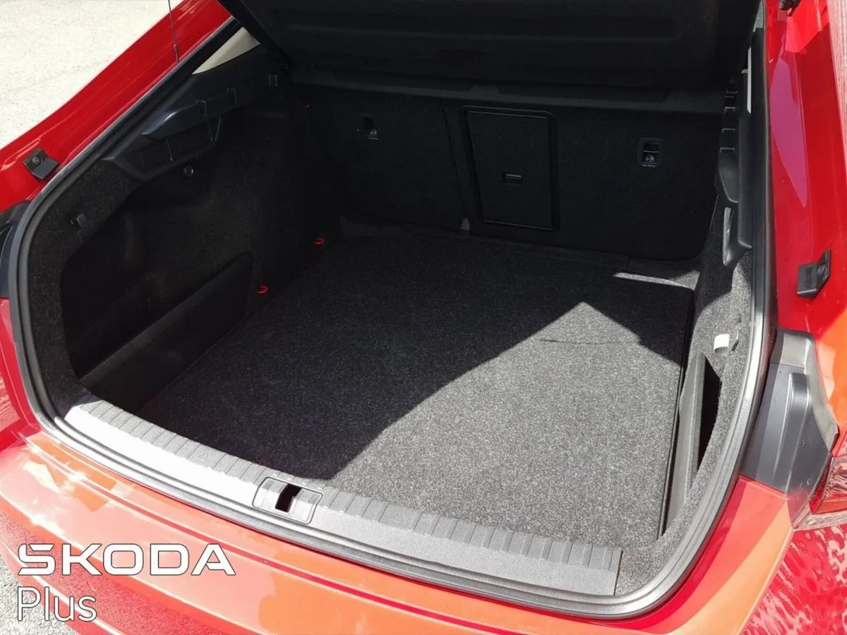 Skoda Octavia Saloon, Petrol, 2023, Red