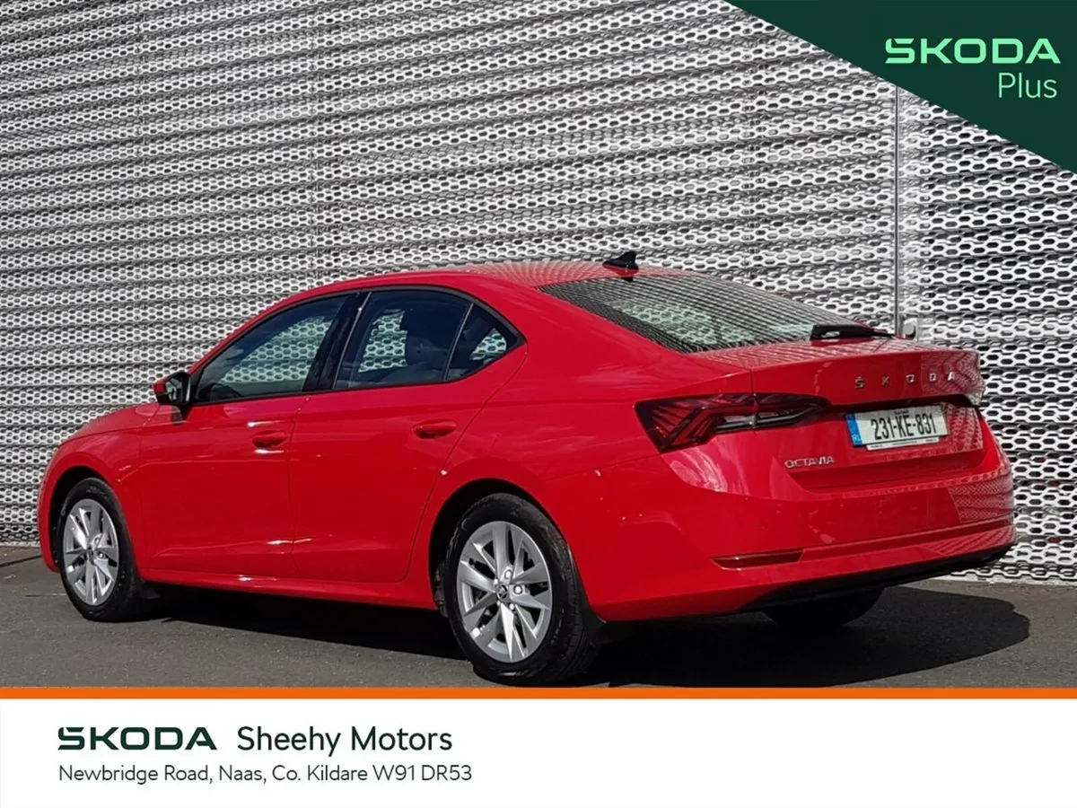 Skoda Octavia Saloon, Petrol, 2023, Red