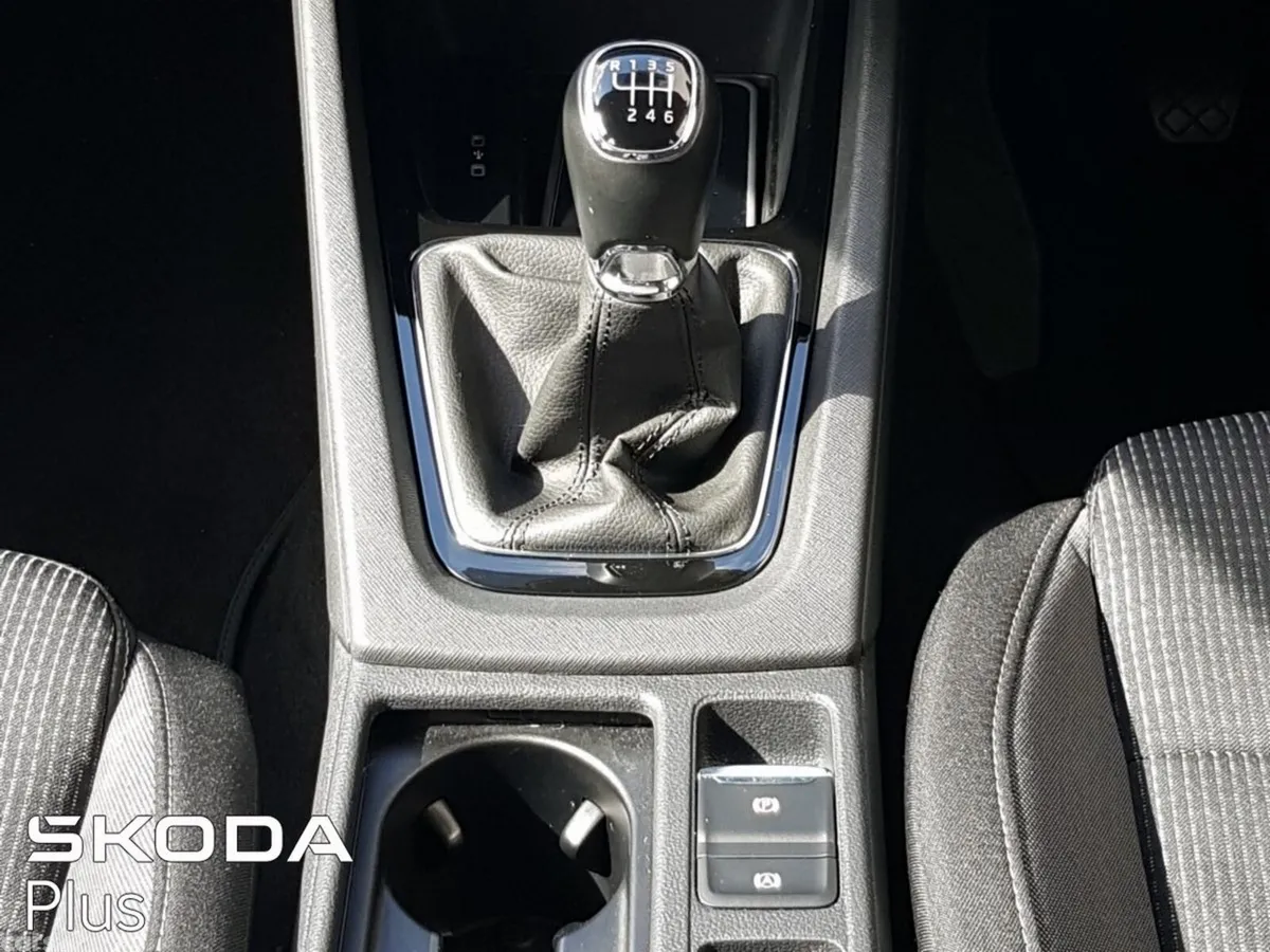 Skoda Octavia Saloon, Petrol, 2023, Red