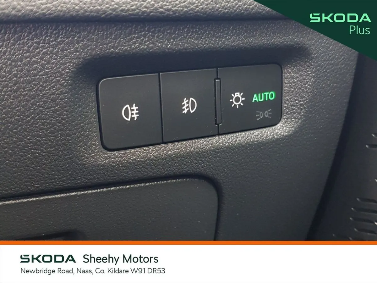 Skoda Octavia Saloon, Petrol, 2023, Red