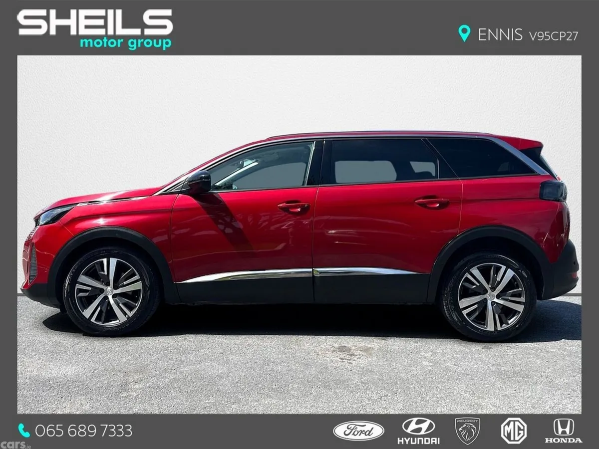 Peugeot 5008 MPV, Diesel, 2022, Red