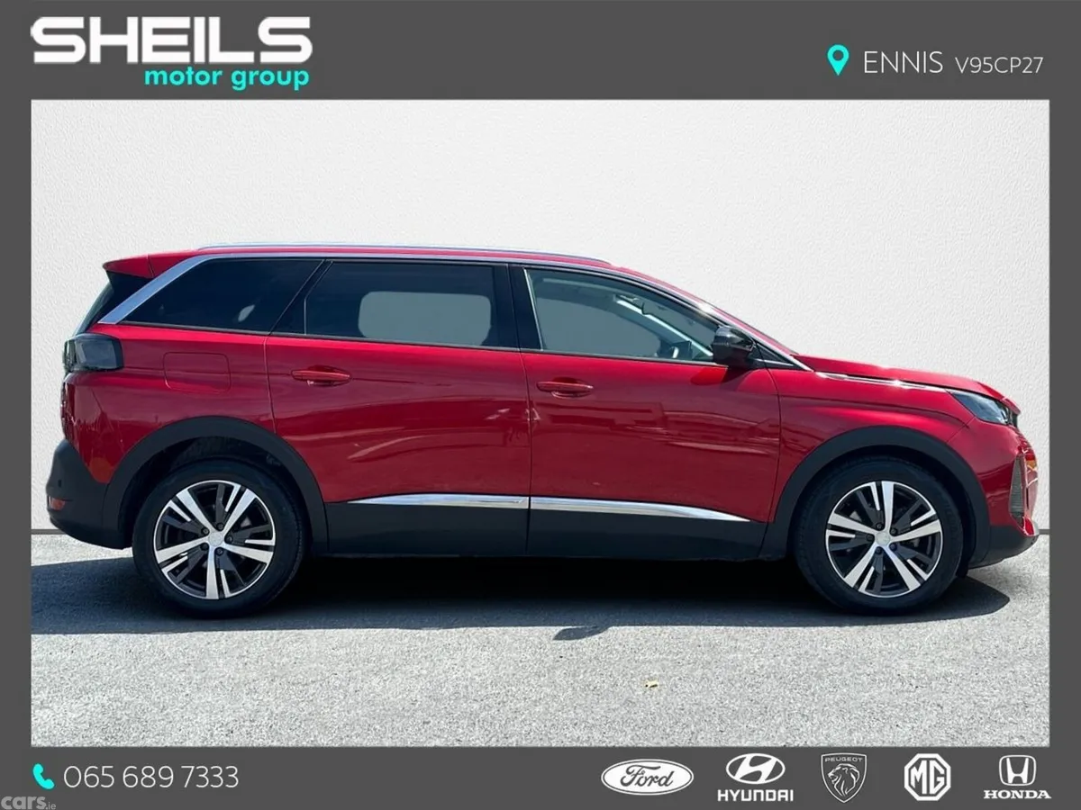 Peugeot 5008 MPV, Diesel, 2022, Red