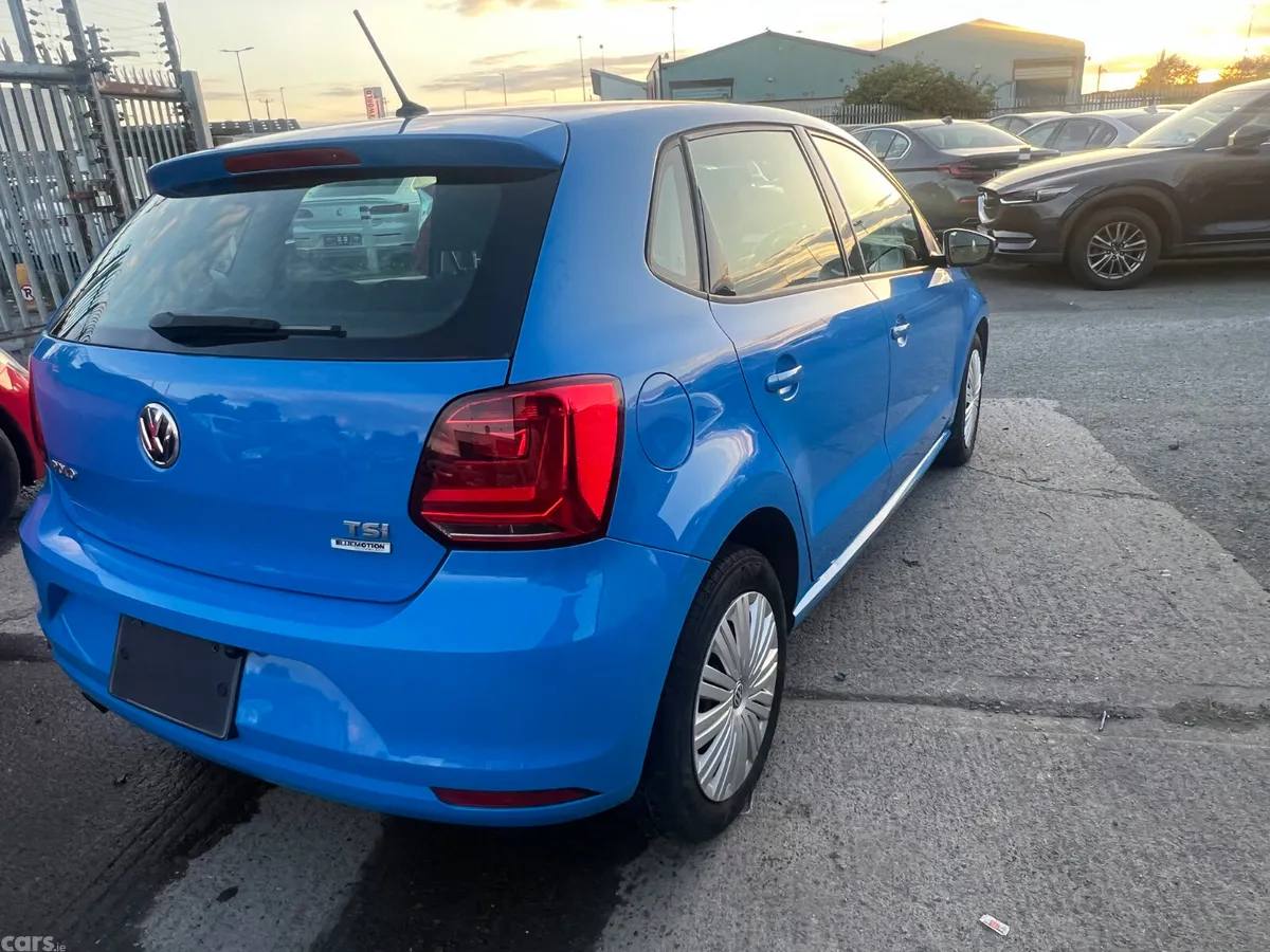Volkswagen Polo Hatchback, Petrol, 2015, Blue