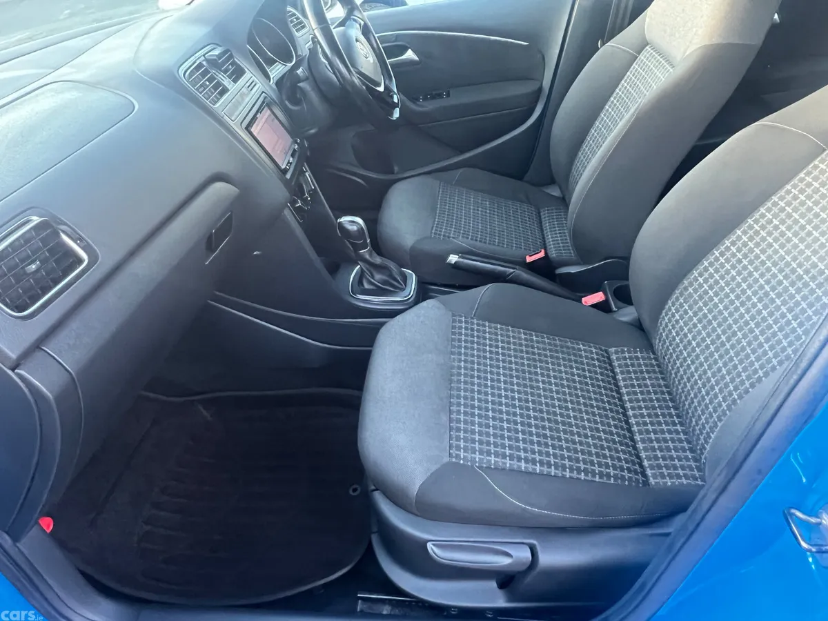 Volkswagen Polo Hatchback, Petrol, 2015, Blue