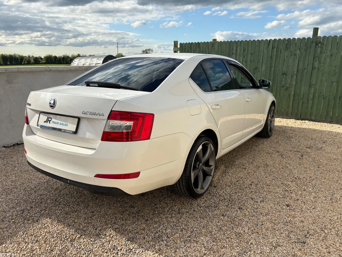 Skoda Octavia Saloon, Diesel, 2016, White